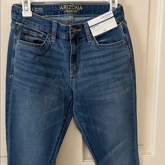 Arizona Jean Company Women's Classic Blue Boot Cut Jeans - Picture 1 of 6